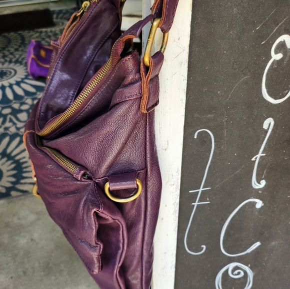 LEATHER CROSSBODY HANDBAG BY CHOCOLAT BLU - Picture 6 of 9